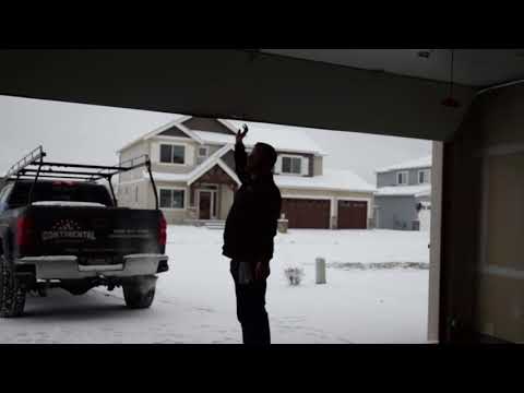 How to Manually Open a Garage Door With No Power