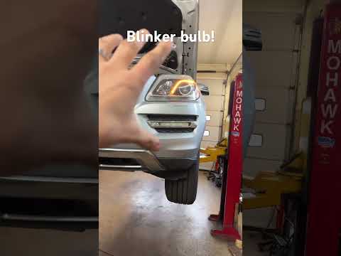 2013 Mercedes-Benz blinker bulb removal