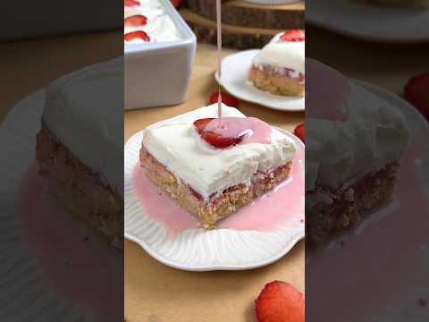 The strawberry tres leches of your DREAMS 🍓