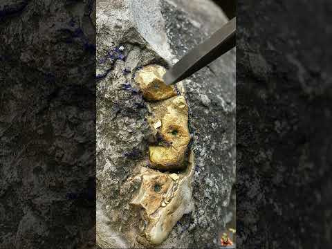 Gold Quartz 🪙😮 #GoldRush #fyp #viral #golddiscovery #quartz #treasure #explore #lifestyle #gold