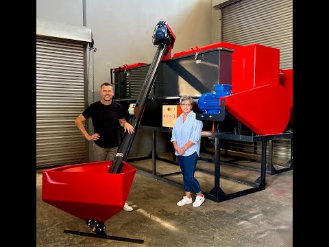Agricon Pellet Machine - Bagging loose feeds