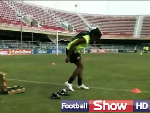 Ronaldinho colpisce 4 volte la traversa