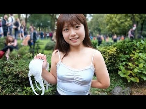 【ノーブラ】限界大学生が公園で散歩中に外で着替えたらまさかの…【大学生の日常】