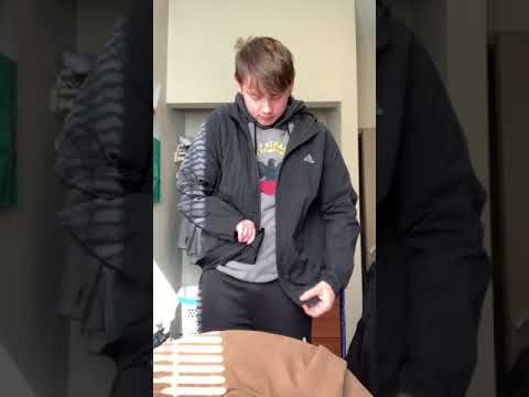 How to do up a zip with one hand!!