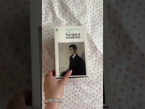 soo underrated, yet soo good . . . credits ( TikTok : ttinaleie ) #bookreview  #bookbites #books