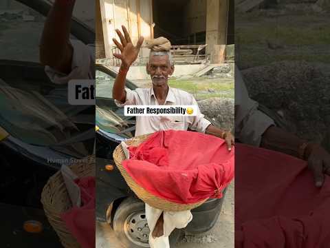 Hard work Uncle Salling Somosa in Mumbai Street #shorts #shortsfeed #food