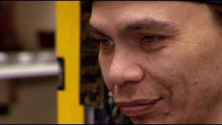 Broke. Inside the Pawnshop: a world of bargaining, insults, poverty and desperation