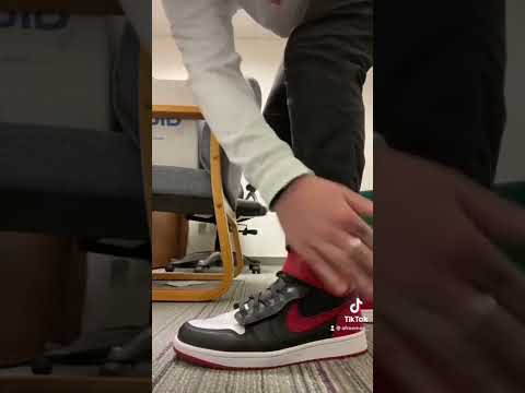 Jordan 1 flyease