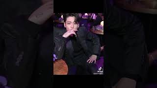 look how cool Jungkook is 🔥🔥🔥🔥🔥🔥#grammysawards 2022