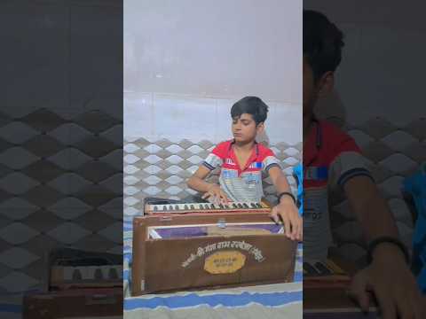 संगीत बिन, नीरस है ये जीवन हमारा, सरगर के सुर बिन, सूना है आंगन हमारा, हवाओ की लहर मे, बारिश के पहर