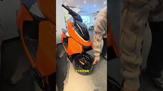 The tiger girls actually gave me a new car. Jihe 25 model AE4. Takeaway boy. Taking my girlfrien