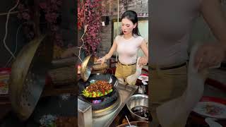 四川眉山双椒鸡 四川眉山美少女大厨，这道双椒鸡绝美！#眉山美食#四川美食