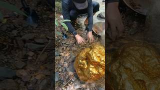 Gold Mining ⚒️ Gold = Money 💰💸 #gold #goldmining #treasuresearch #shorts