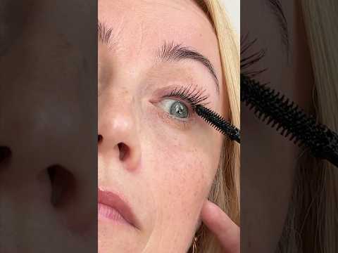 Volumizing Mascara Puts Mature Lashes First | Cellmetics Beauty