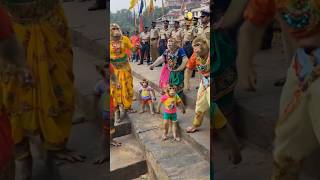"Ganga Ghat Par Bhakton Ka Naach | Monkey Bacchon Ka Dil Jeetne Wala Dance!#shorts