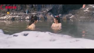 A guy trains in the bath and unexpectedly sees a stunning beauty’s naked body!