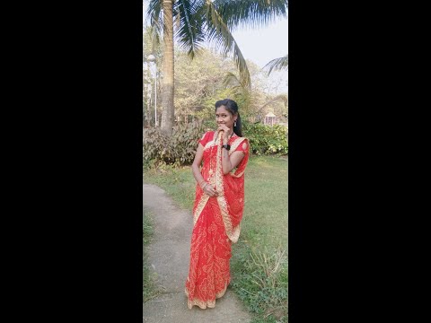 आमच बाळ भाजी साफ करत आहे