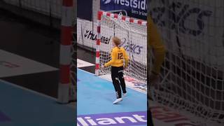 Handball 🤯🥵#youtubeshorts #handballhighlights #handballmatch #viralshort #handball #handball #sports