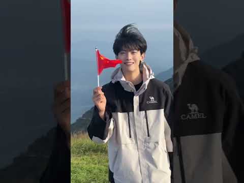 一定要和朋友再去一次武功山 #武功山 #穿风感波粒直面阳光 #风感波粒 #爬山 #帅哥 #cover #音樂 #remix #中国 #中國