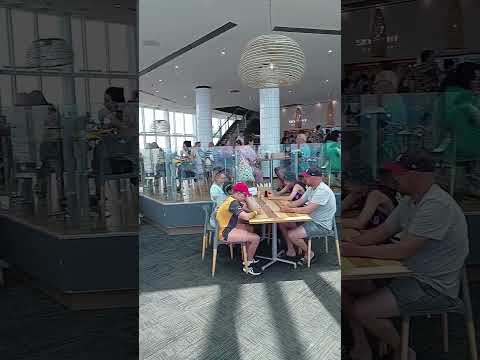拍摄于昆士兰黄金海岸Skypoint旋转餐厅, 是当地最高的建筑