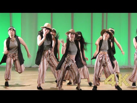 ニット衣装ダンス！