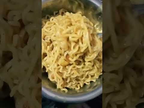 Baarish me Maggie khalo dosto #shorts #maggielover #ytshorts