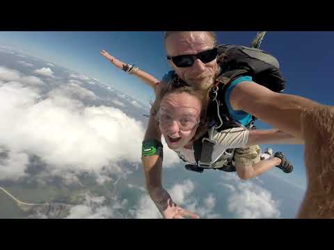 Lexi in Fiji - friend video plus jump