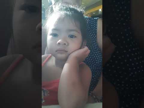 Bagong gising ka pero magvivideo sabi ng Tita mo.Marunong ng magemote ang Mikay namin #adaywithmikay