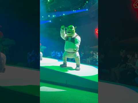 Shrek is feeling it today!! 😂😭 #universalstudios #universalstudiosorlando #universal #themepark