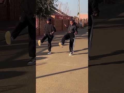uthuleleni woza thatha faka (feat Pcee ) #amapianodancechallenge #amapiano #dance #amapianodance