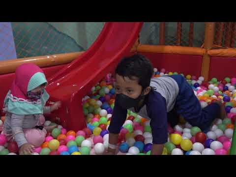 Alisha dan Fakhri ke Tempat Permainan