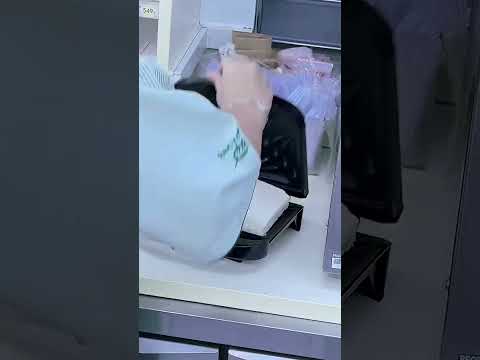 $1 Sweet sandwiches with pandan leaf. 711 in Bangkok. desert in Thailand.#asmr #thaidesert