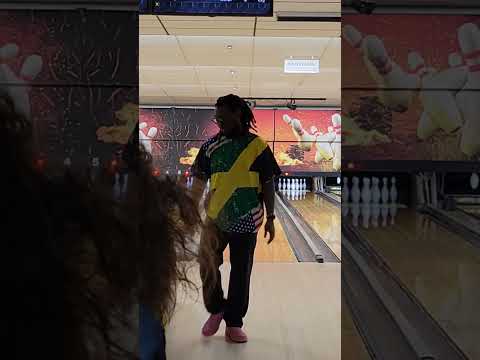 Tournament Day one strike a day 146 #2handedbowling #lucky