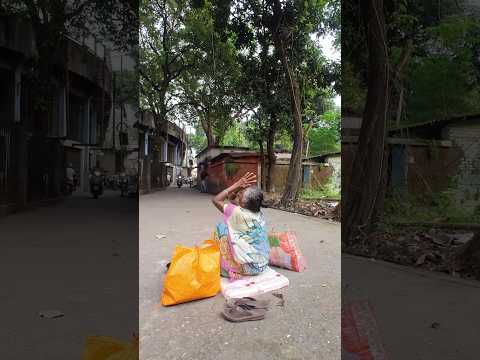 She helped me with everything she had🥺 #humanity #kindness #help #viralvideo #explore #vidsbyhitesh
