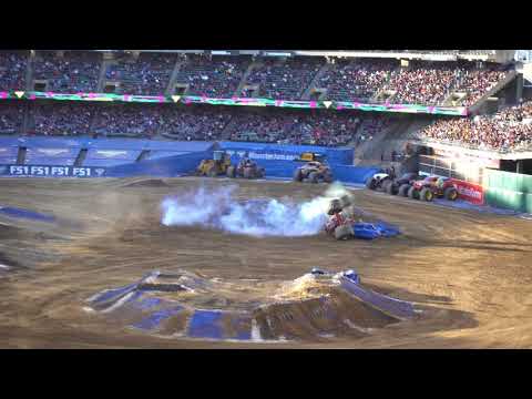 Monster Jam - Wild Flower's Insane Jump and Save!