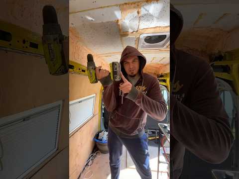 Nie potrzeba idealnych warunków, żeby zacząć! #vanlife #vanbuild #budowa #kamper #vanconversion #van