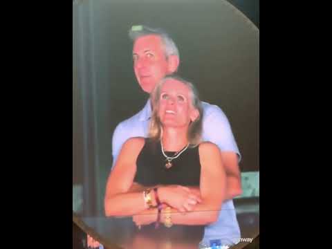 If There Was No Jumbotron Kiss Cam… Astronomer CEO & HR Lady Might Have loved This Tender Moment ❤️