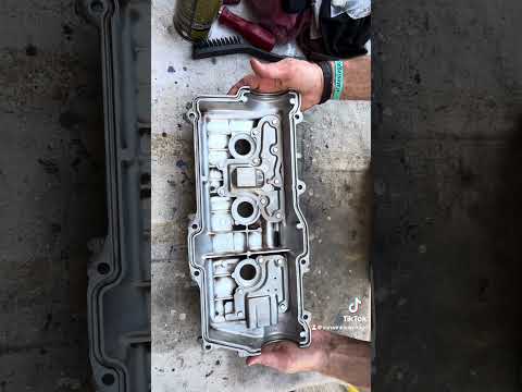 Valve Cover CLEAN #fyp #clean #mechanic #toyota #car #auto #4runner #4runnerlife #beforeandafter