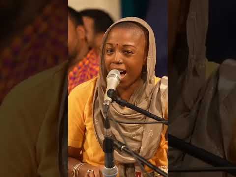 Acyuta Gopi Mata fire kirtan 🔥🔥🔥🔥 #kirtanyoga#fire#energetic#chanting #hari #iskconworld#dubaikirtn