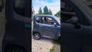 Electric Full Enclosed Electric Mobility Scooter Canada, Electric windows/backup camera/ Top of line