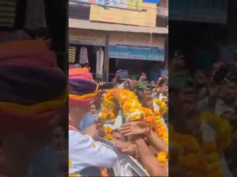 भरतपुर जाते समय सिंकदरा,दौसा पहुंचने पर जननायक पुर्व मुख्यमंत्री श्री अशोक गहलोत साहब का भव्य स्वागत