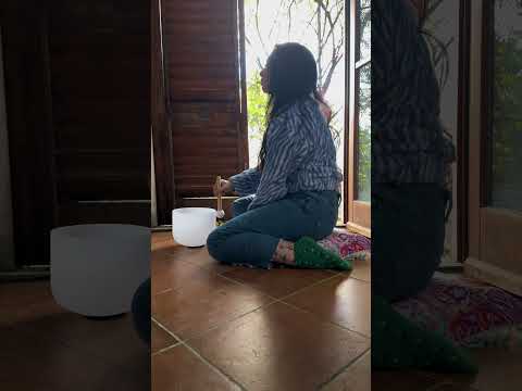Sing with a Tibetan bell and the wind