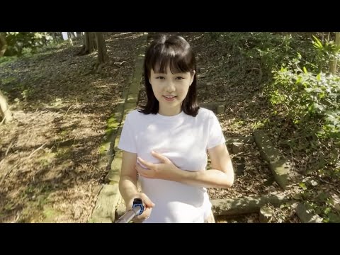 散歩していたら服に虫が入ってきました
