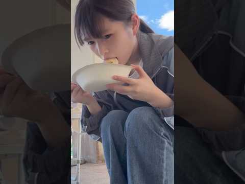 小川彩がりんごを食す時のお口がかわいい