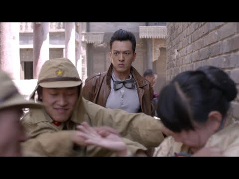 Japanese soldiers bullied a girl in the street, and the kung fu boy beat them up in anger!