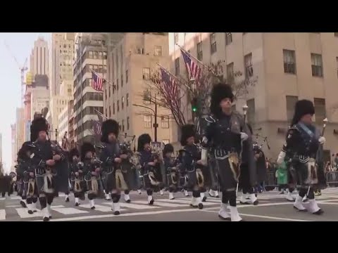 St. Patrick’s paradegoers prepare for a soggy day