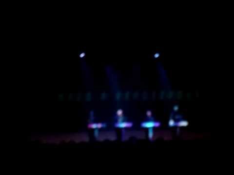 Kraftwerk - Computer Love (clip Milwaukee 04-20-2008)