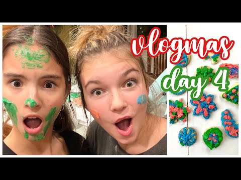 Decorating the Tastiest Christmas Cookies! // Vlogmas Day #4