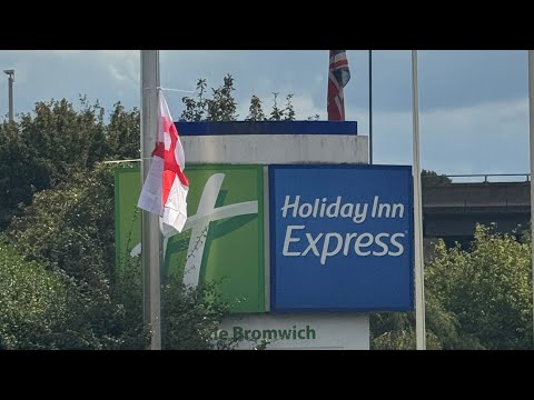 Raising the Flag 🏴󠁧󠁢󠁥󠁮󠁧󠁿 Holiday Inn Birmingham 