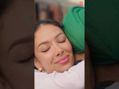 KINI SOHNI🥰 LAINA KI MAI SHEESHE TO PUCHKE😉 #cute #punjabi #song #status